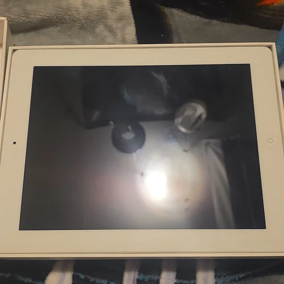 IPad Gen 3 2012 New In Box - Picture 3 of 7